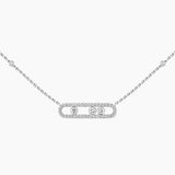 Collar Messika Baby Move Pavé en oro blanco con tres diamantes móviles y pavé de diamantes.