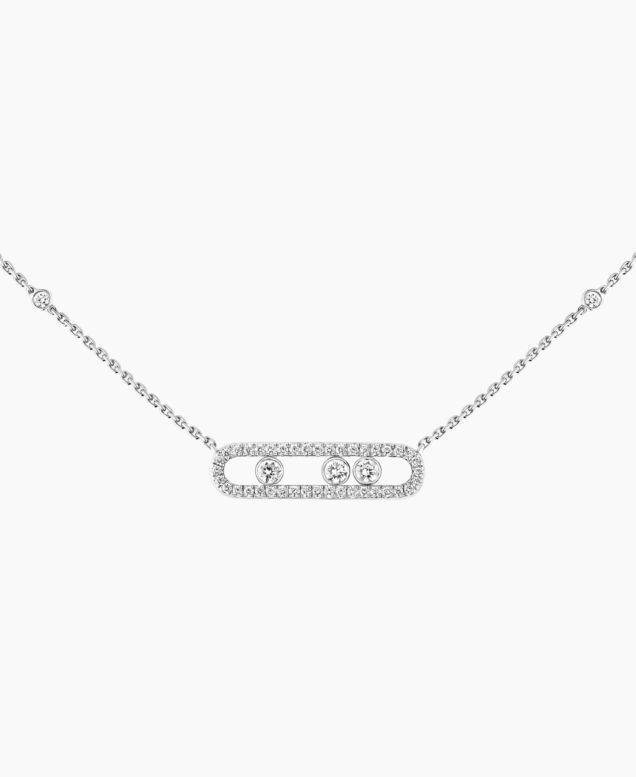 Collar Messika Baby Move Pavé en oro blanco con tres diamantes móviles y pavé de diamantes.