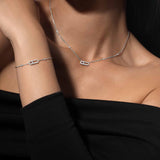 Collar Messika Move Uno Pavé en oro blanco de 18K con diamante central móvil y pavé de diamantes.