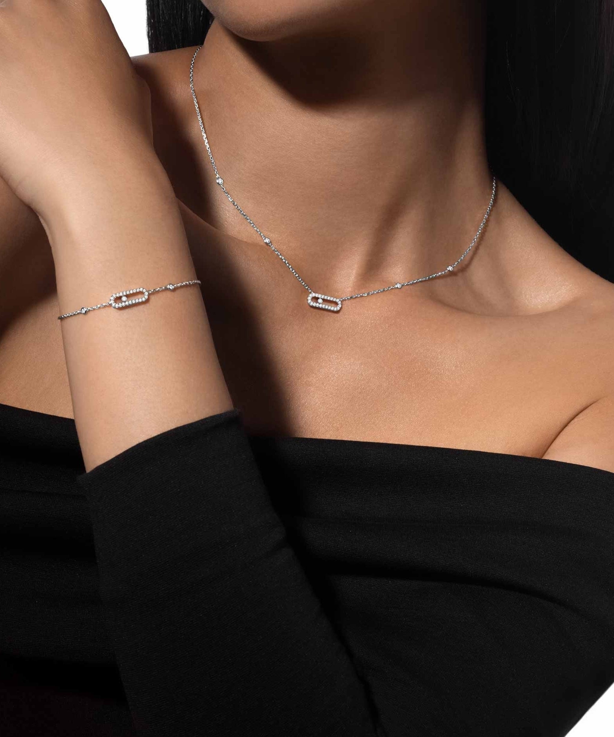Collar Messika Move Uno Pavé en oro blanco de 18K con diamante central móvil y pavé de diamantes.