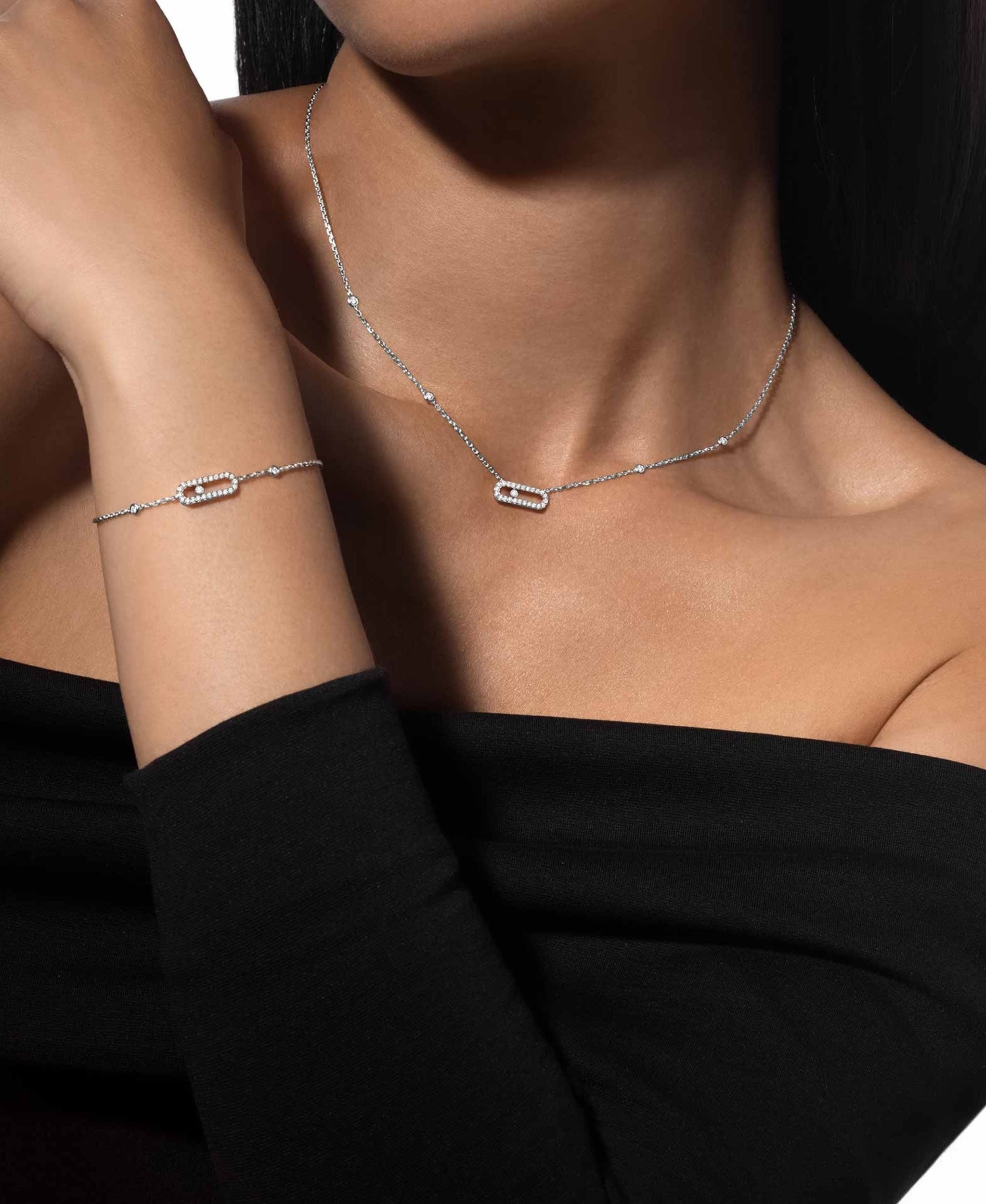 Collar Messika Move Uno Pavé en oro blanco de 18K con diamante central móvil y pavé de diamantes.