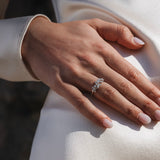 Anillo Bloom En Oro Blanco Con Diamantes
