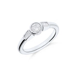 Anillo Tresillo con Diamantes Brillante y Baguette en Oro Blanco