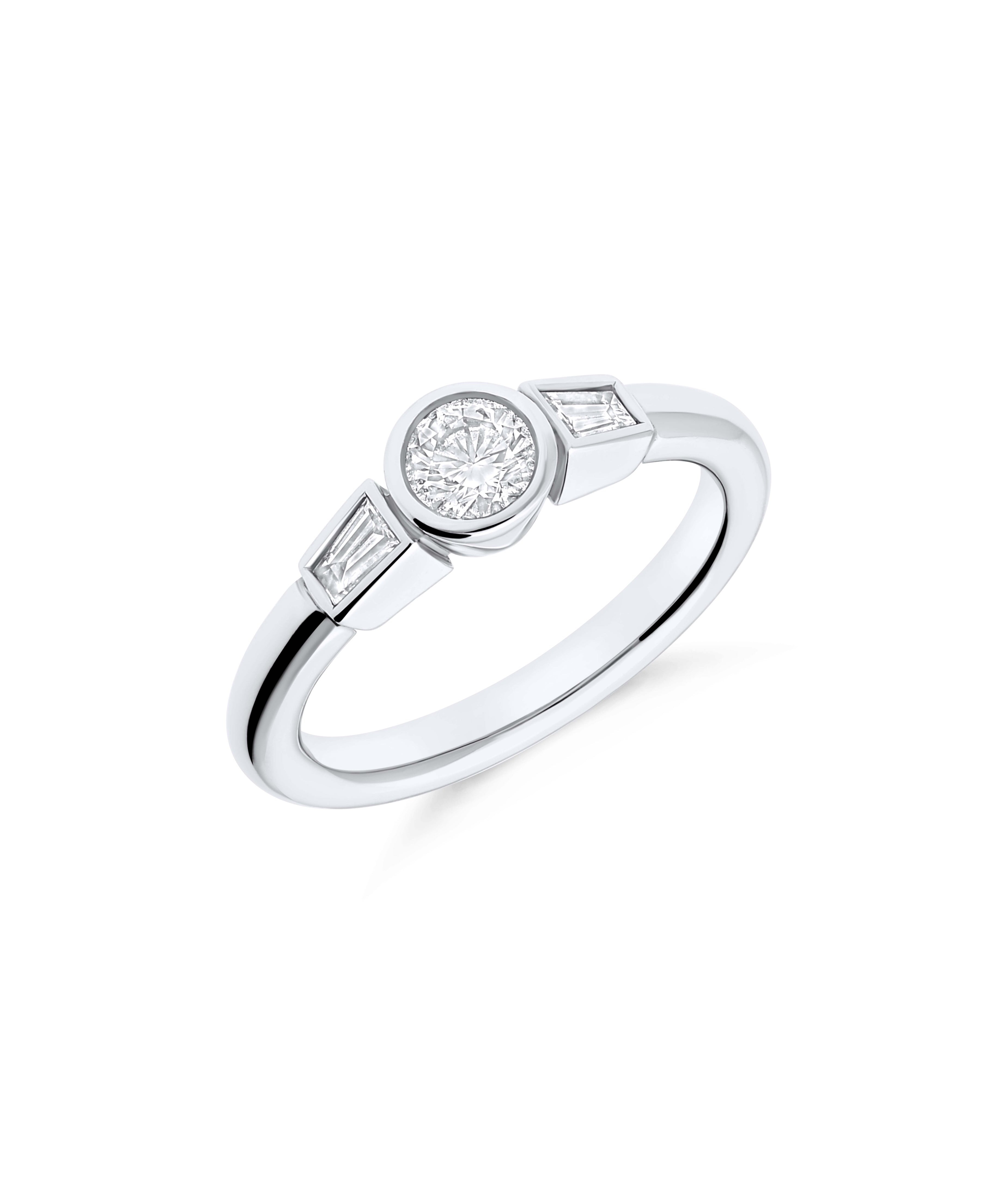 Anillo Tresillo con Diamantes Brillante y Baguette en Oro Blanco
