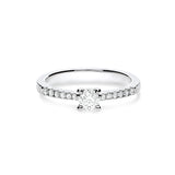 Anillo solitario de compromiso de oro blanco con diamantes