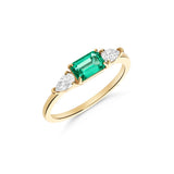 Anillo Tresillo con Esmeralda 0,51 ct y Diamantes en Oro Rosa