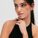 Anillo Signet Nácar en Oro Amarillo