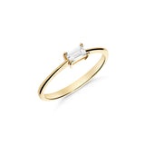Anillo Solitario con Diamante Talla Baguette de Oro Amarillo
