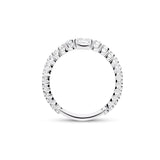Anillo media alianza de oro blanco con diamante central oval y 24 diamantes talla brillante