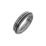 Anillo Marco Dal Maso Acies Slim Gemstone Band en Plata Oxidada y Diamantes Negros | AGAN58-01BLS