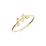 Anillo Fino con Cinco Diamantes en Oro Amarillo