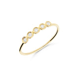 Anillo Fino con Cinco Diamantes en Oro Amarillo