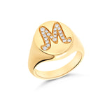 Anillo Sello Letra M con Diamantes en Oro Amarillo