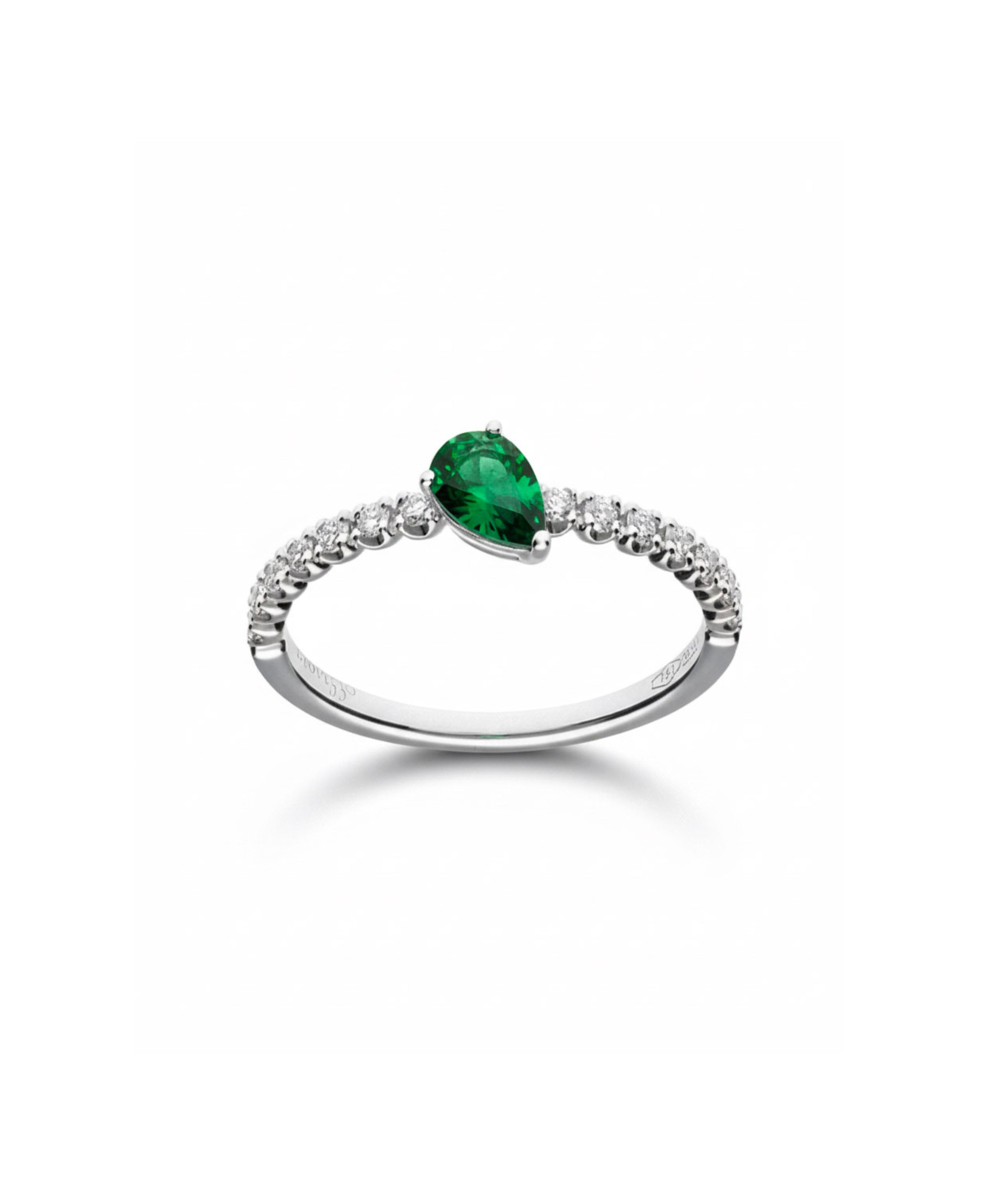 Anillo Esmeralda de frente Talla Pera y Diamantes