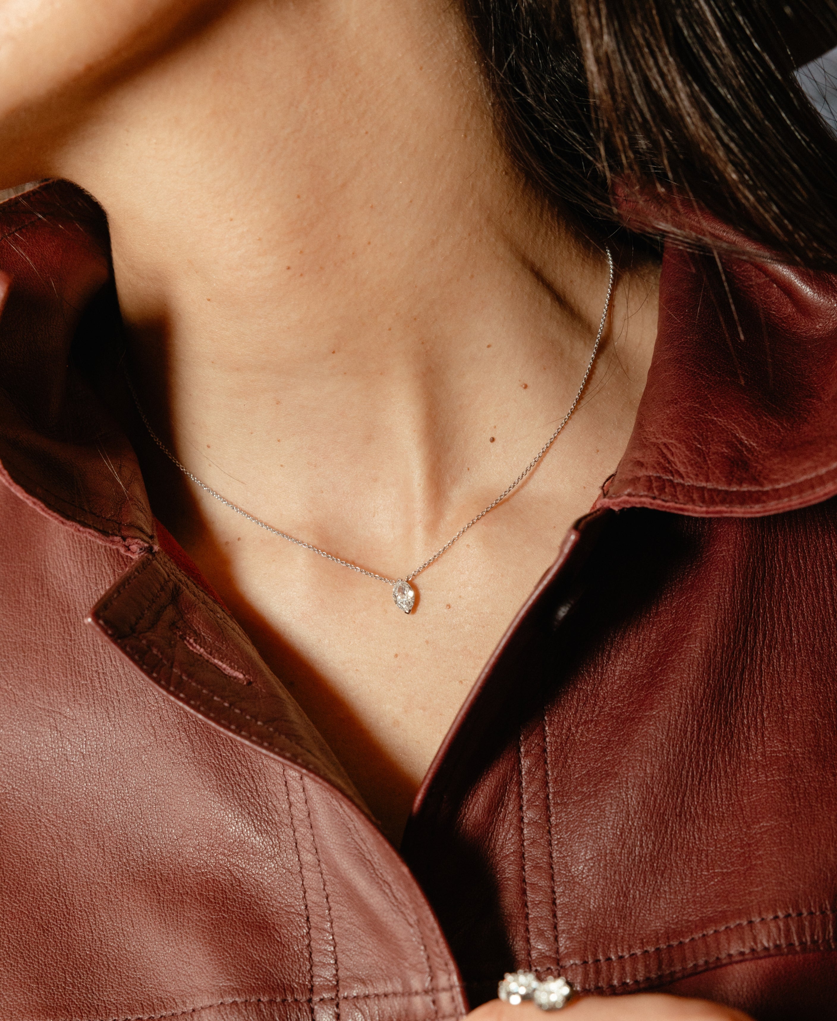 collar oro blanco con diamante en talla marquise