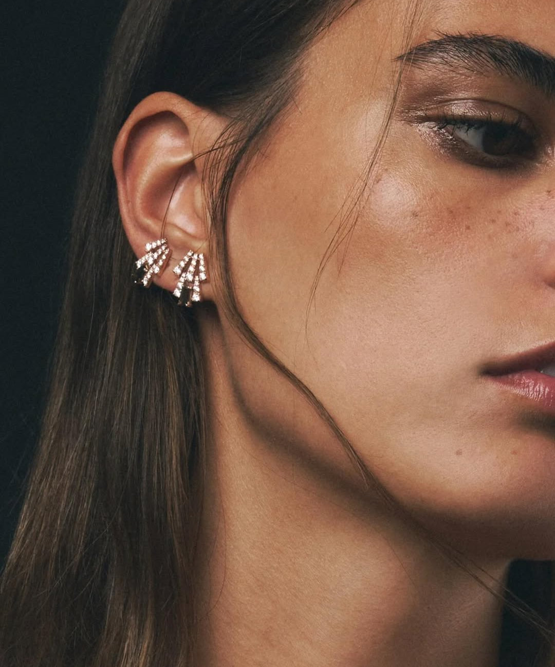 Selección de joyas (collares, pendientes, collares, pulseras) de la marca Gold & Roses en oro y piedras preciosas.