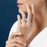 Anillo Solitario con Diamantes Laterales Bee de Chaumet Oro Blanco