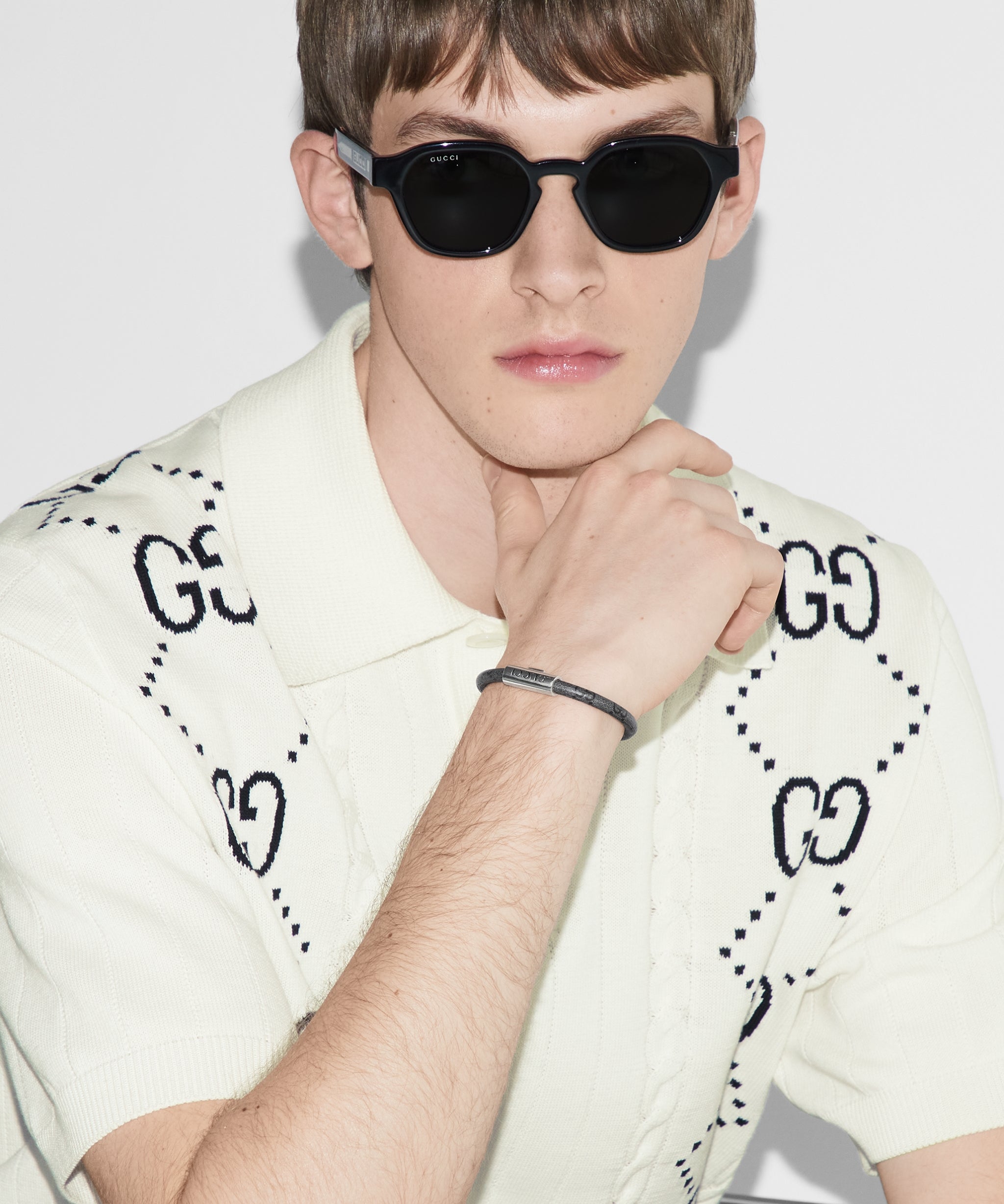 Joyas para hombre con anillos, pulseras, collares y pendientes en plata y oro