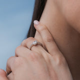 Anillo Lágrima Oro Blanco y Diamantes 0,76 cts