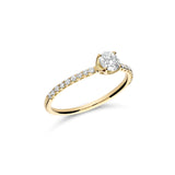 Anillo solitario de compromiso de oro amarillo con diamantes