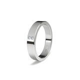 Alianza de Oro Blanco Ancha con Dos Diamantes