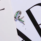Anillo LECARRÉ Oro Blanco Cruzado con Esmeraldas y Diamantes | GA199ES