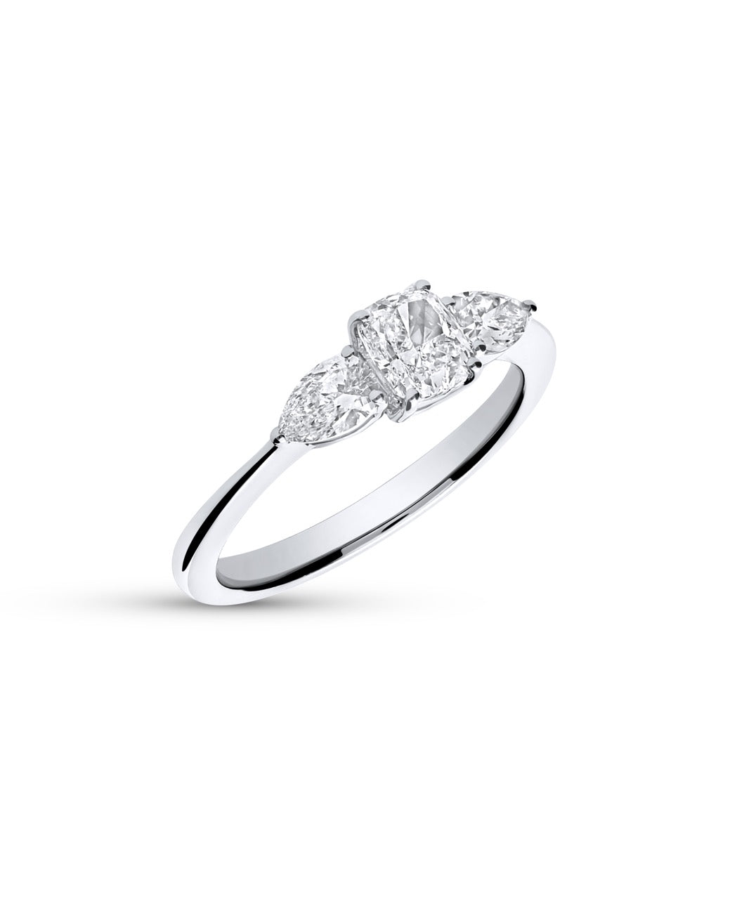 anillo de compromiso "tresillo" solitario en talla oval y diamantes pera a los lados oro blanco de 18k 