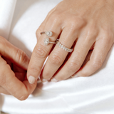 anillos para novia tu y yo en oro blanco y diamantes con alianza talla oval