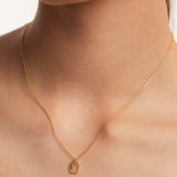 Collar PDPAOLA Mini Letter V Plata Baño Oro | CO01-533-U