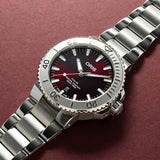 ORIS Aquis Date Relief Rojo Acero 41,50 mm | 01 733 7766 4158-07 8 22 05PEB