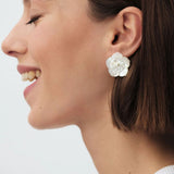 Pendientes Cortos AGATHA París Tiare Nácar Blanco Con Dorado | 02380733-094-TU