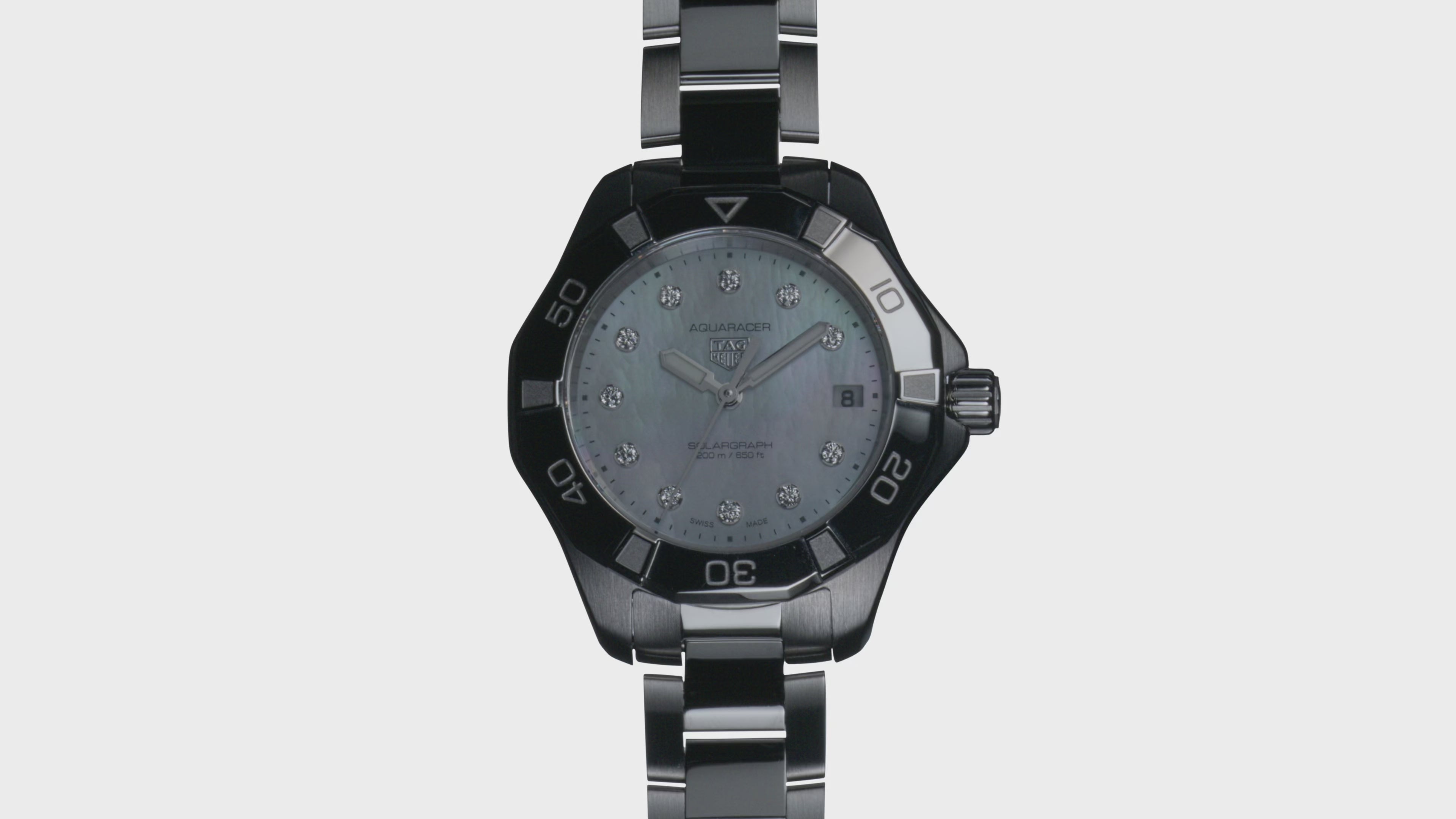video tag heuer aquaracer solargraph mostrando esfera brazalete y detalles de la pieza.