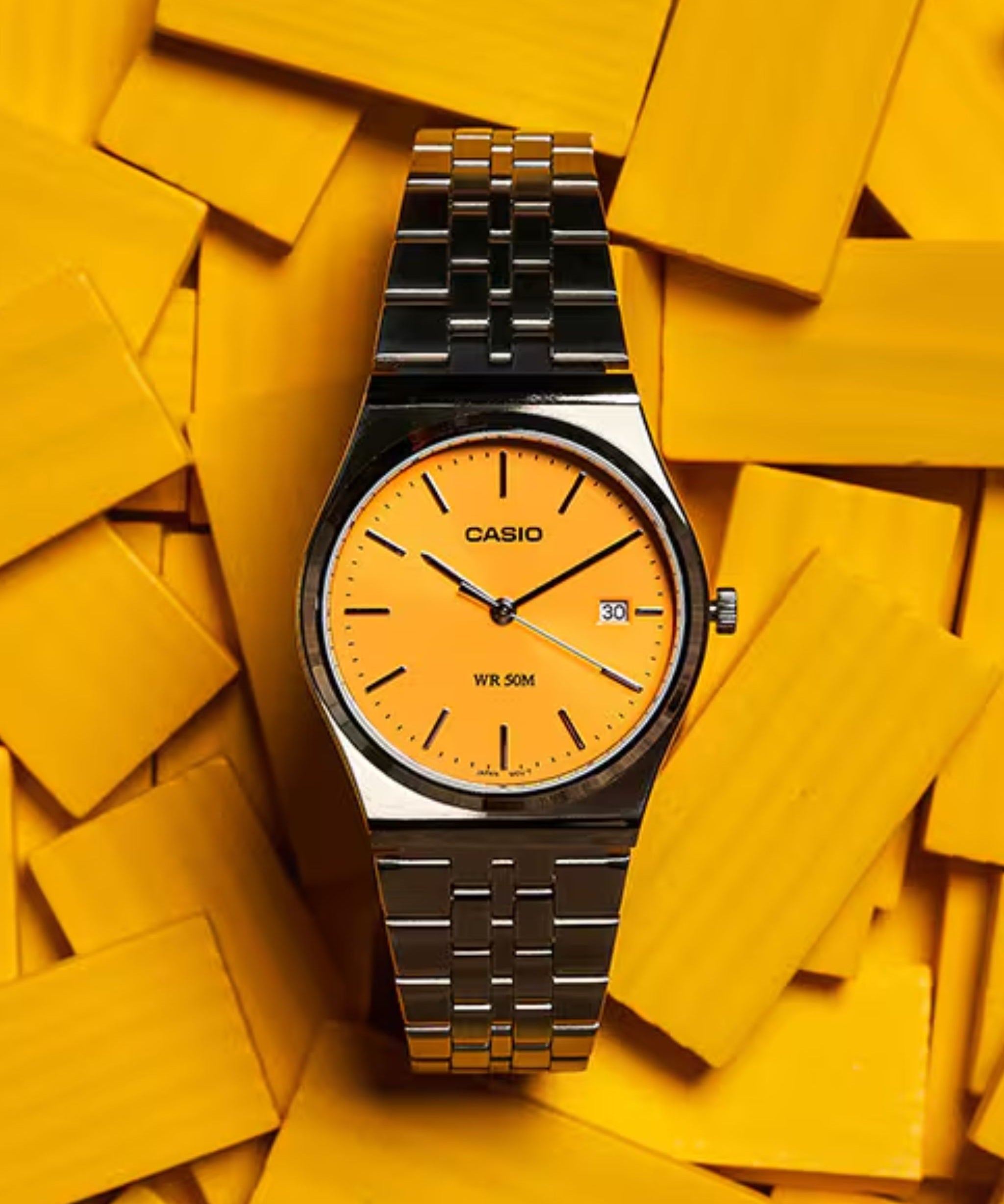 Casio Timeless MTP Amarillo Acero 35 mm | MTP-B145D-9AV