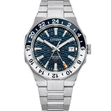 Citizen Series8 GMT de 41 mm con esfera negra, caja de acero y brazalete integrado de acero.