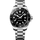 Longines HydroConquest de 42 mm con esfera negra, caja de acero, bisel de cerámica y brazalete de acero.