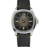 MIDO Multifort TV Big Date con esfera gris degradada, caja de acero de 39.2 x 40 mm y correa negra de tejido.