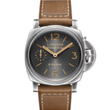 Panerai Luminor 8 Giorni con esfera antracita, caja de acero Brunito de 44 mm y correa marrón.