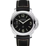 Panerai Luminor Logo de 44 mm con esfera negra, caja de acero y correa de piel negra con pespuntes beige.