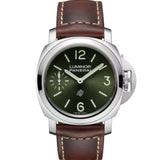 Panerai Luminor Logo de 44 mm con esfera verde soleil, caja de acero y correa de piel marrón.