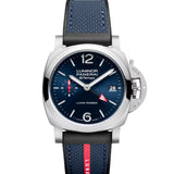Panerai Luminor Luna Rossa GMT de 40 mm con esfera azul, caja de acero y correa bimaterial de caucho y textil.