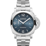 Panerai Luminor Marina de 44 mm con esfera azul claro, caja de acero y brazalete de acero inoxidable.
