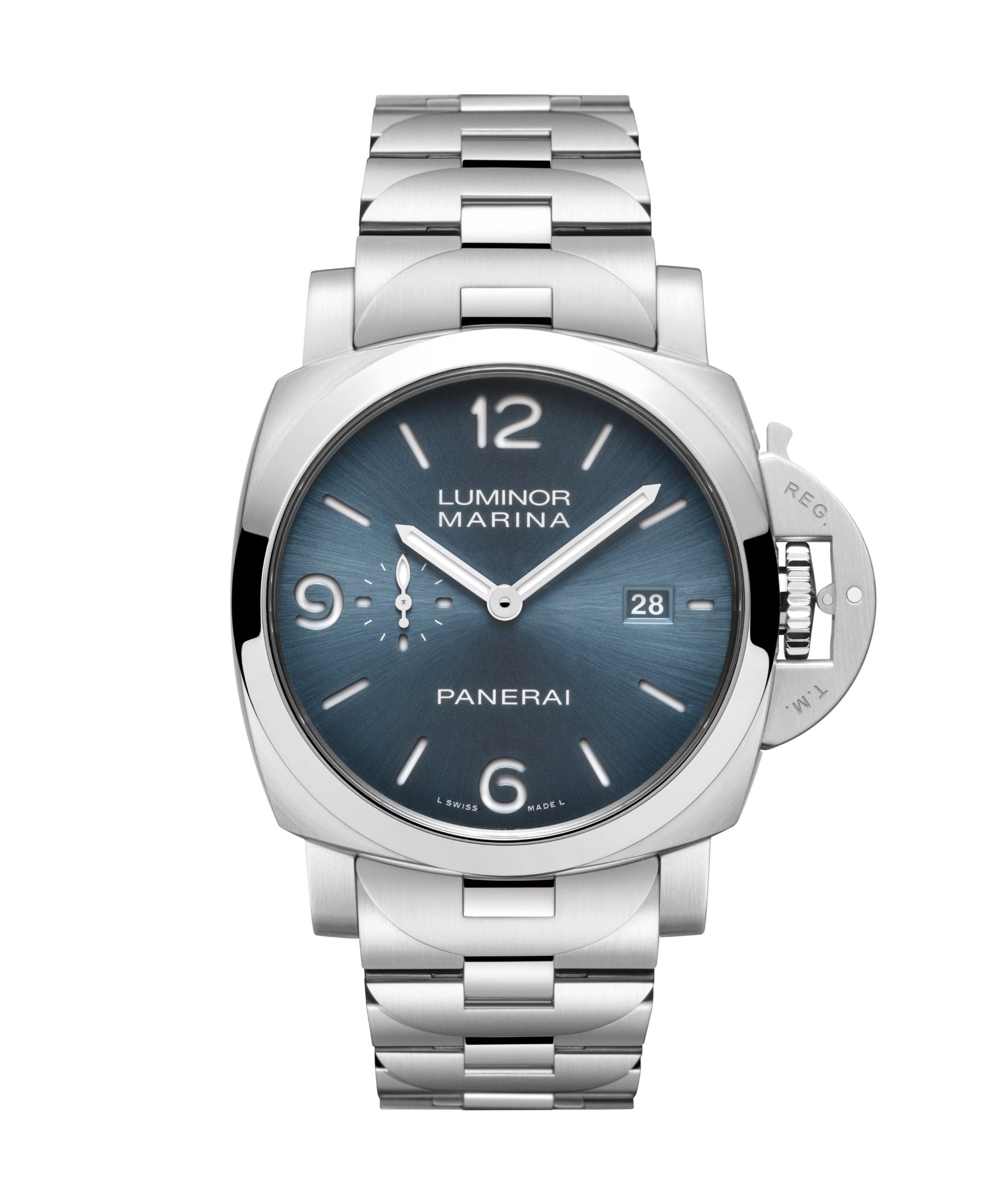 Panerai Luminor Marina de 44 mm con esfera azul claro, caja de acero y brazalete de acero inoxidable.