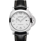 Panerai Luminor Marina de 44 mm con esfera blanca, caja de acero y correa de aligátor negra.