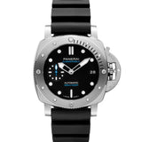 Reloj Panerai Submersible de 42 mm con esfera negra, caja de acero y correa de caucho negra.