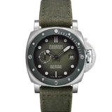 Reloj Panerai Submersible Marina Militare de 44 mm con esfera verde degradada, caja de acero y correa textil verde.
