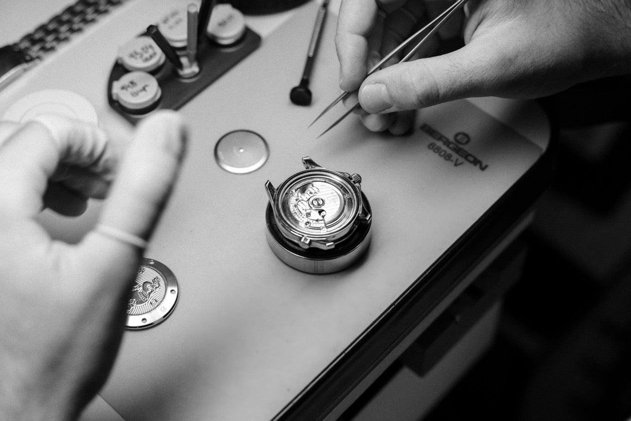 taller de reparación y servicio técnico de relojería en joyería calvo ubicado en a coruña